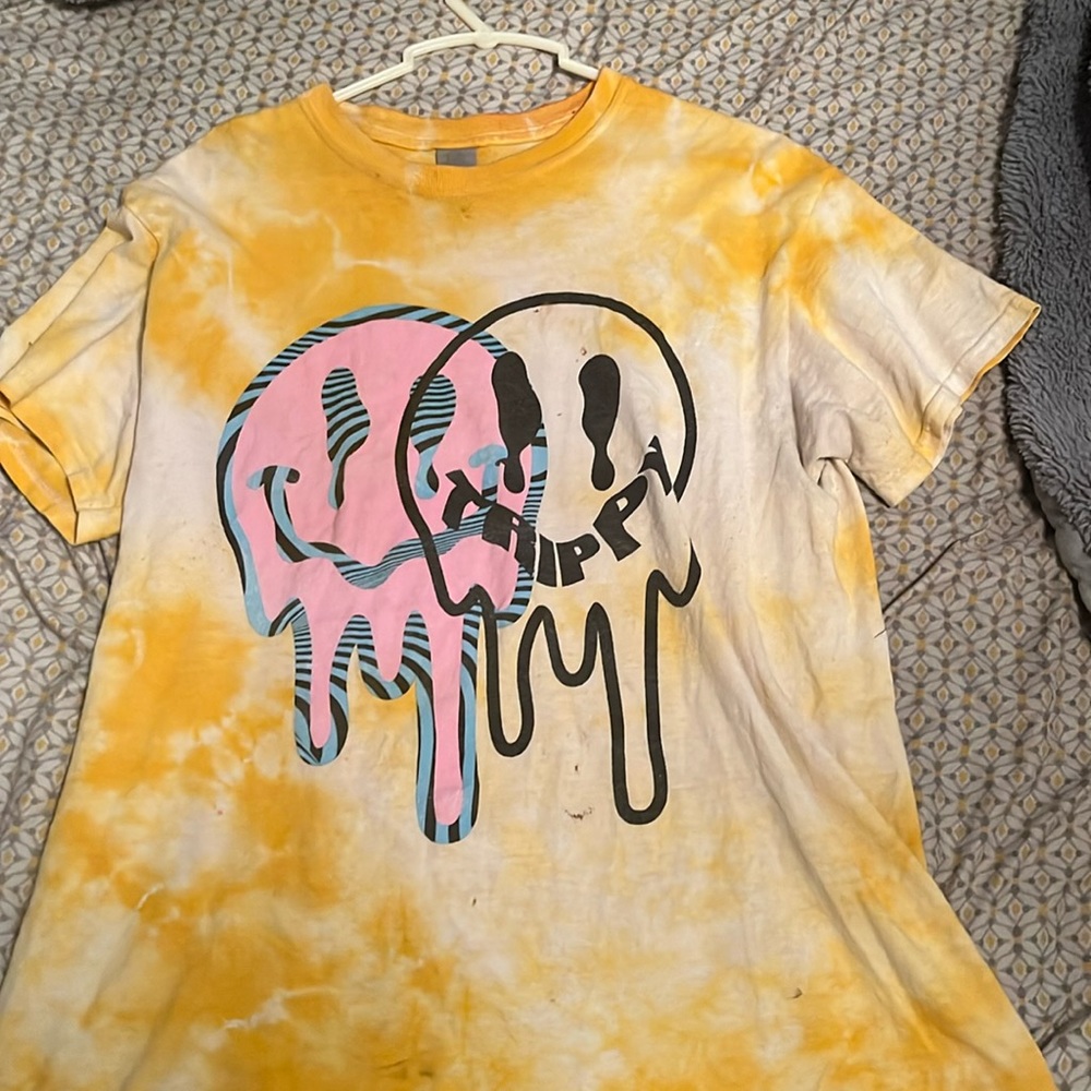 I’m selling this because I never wear it anymore haven’t worn it for a year